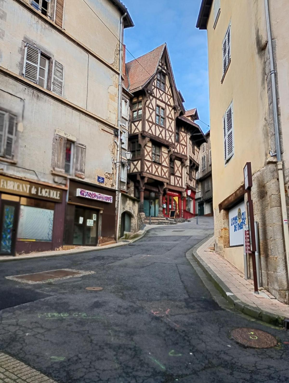 Appartement Duplex Center Thiers - Clermont-Ferrand - Lyon - Free Parking - Self-Check-In Extérieur photo